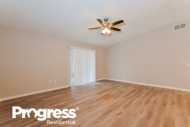 Foto del edificio - 647 Meadowbrook Dr