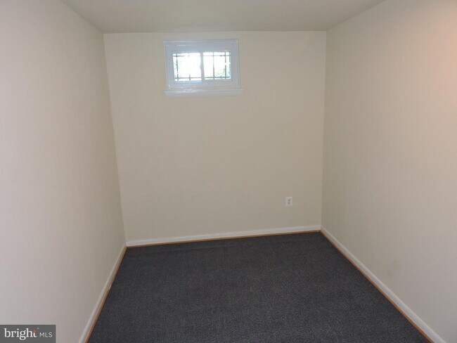 Building Photo - 1116 Barnaby Terrace SE