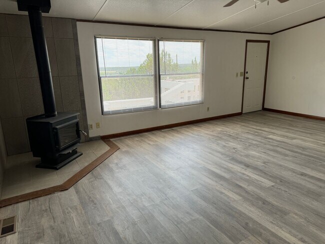 Building Photo - 3 Bedroom, 2 Bathroom Home in Edgewood, NM