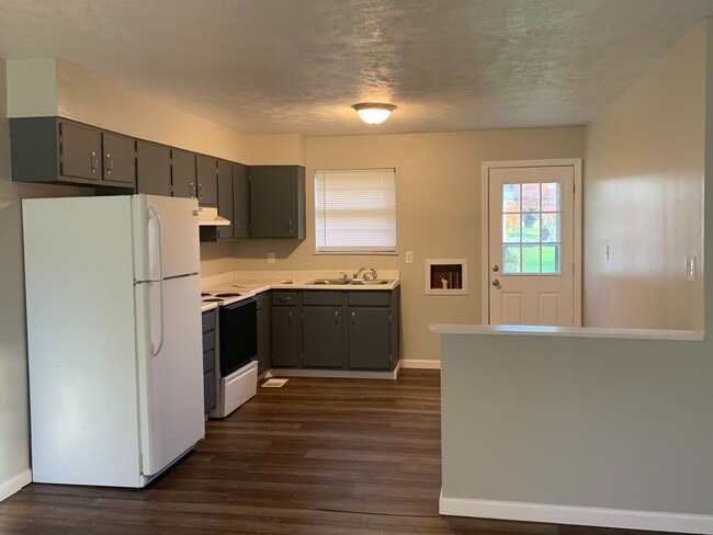 Building Photo - Seals Lane 3052-3058 (Duplex)