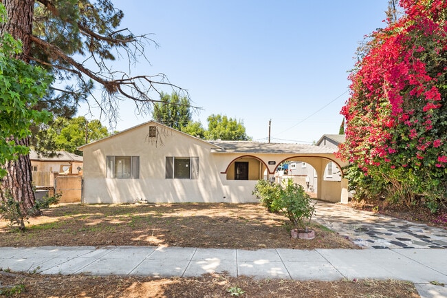 Building Photo - 327 N Avon St