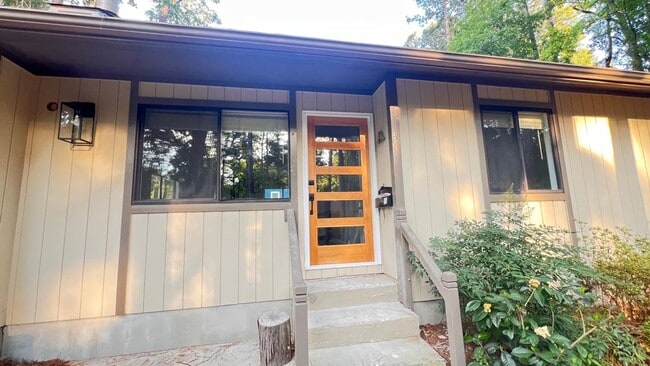 Stylish 2-Bed Carrboro Home with Private Patio - Stylish 2-Bed Carrboro Home with Private Patio