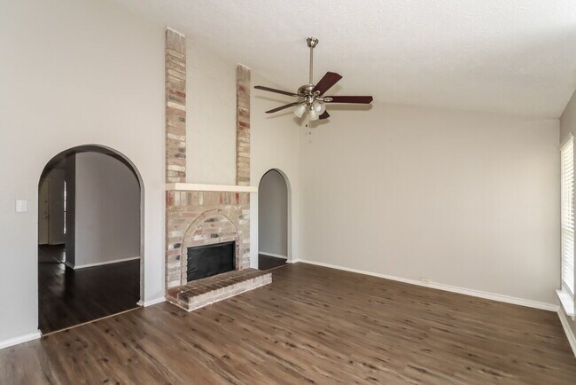 Foto del edificio - 13916 Bonnercrest Dr