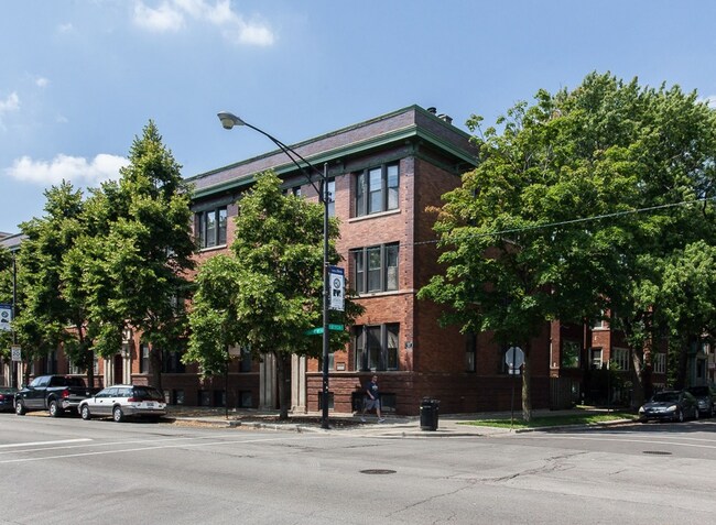 Foto del edificio - 3852 N Southport Ave