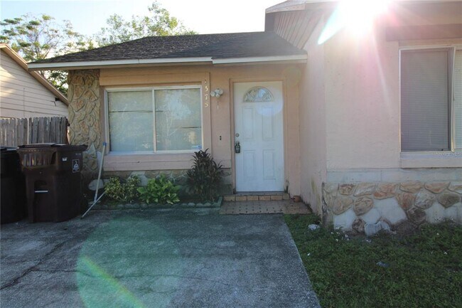 Foto del edificio - 1375 Candlewyck Dr