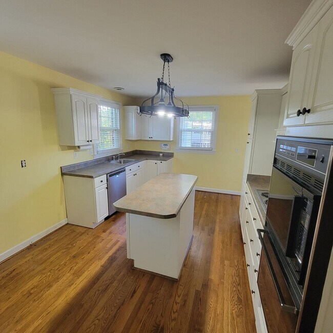 Foto del edificio - 3/2 Cottage Charmer-Downtown McMinnville, TN