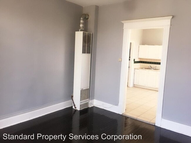 Building Photo - 2 br, 1 bath Apartment - 2252 S Whipple St.