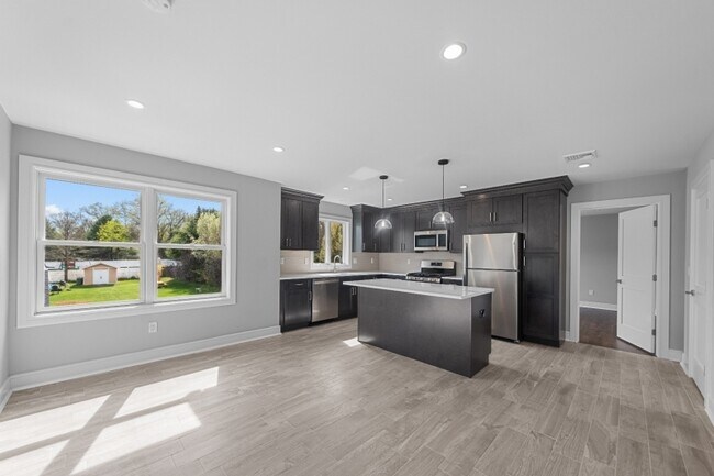 Building Photo - 186 W Midland Ave