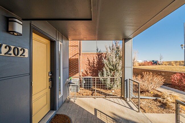 Building Photo - Modern 2BD, 2.5BA Broomfield Townhome with...