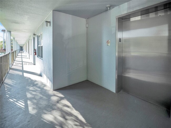 Foto del edificio - 12701 SW 13th St