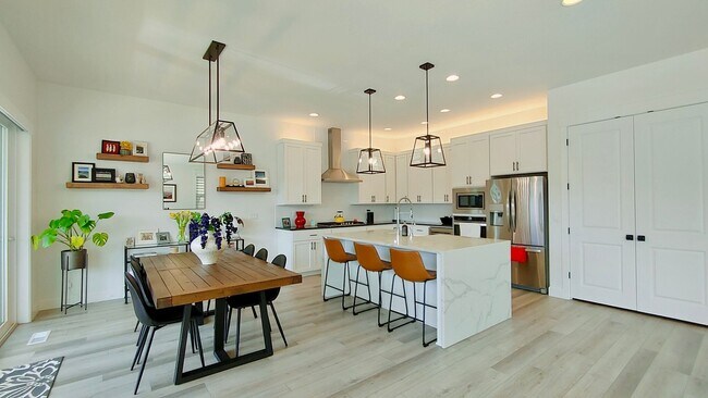 Building Photo - Stunning 2020 Custom-Built Home in the Sou...