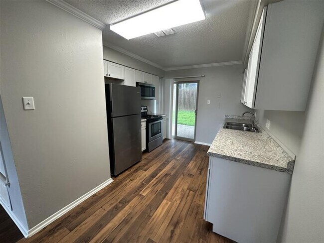 Foto del edificio - 8320 Cambridge Rd