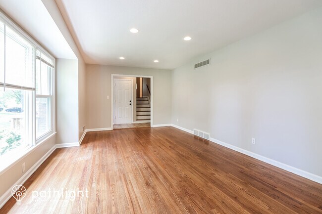 Building Photo - 9420 Hardy Dr