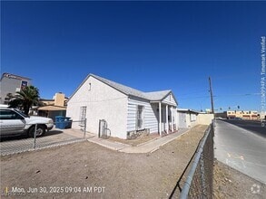 Building Photo - 10 E Bonanza Rd