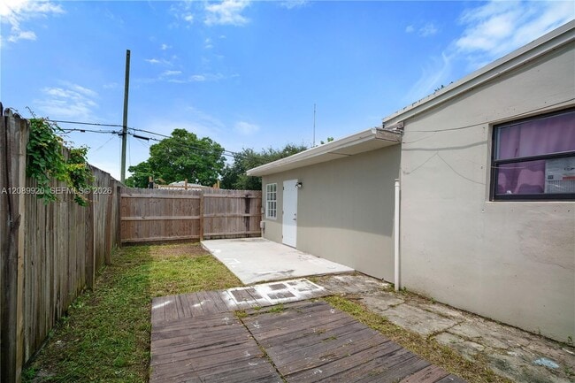Building Photo - 3750 SW 46th Ave
