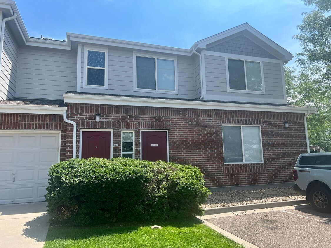 Quiet & Clean 2 bed / 2 bath Condo with Garage - Quiet & Clean 2 bed / 2 bath Condo with Garage