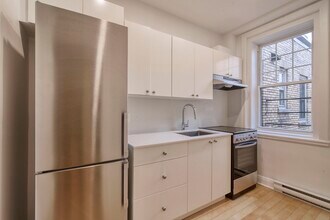 Building Photo - 2100 Rue du Fort