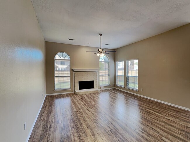 Foto del edificio - 1046 Essex Dr