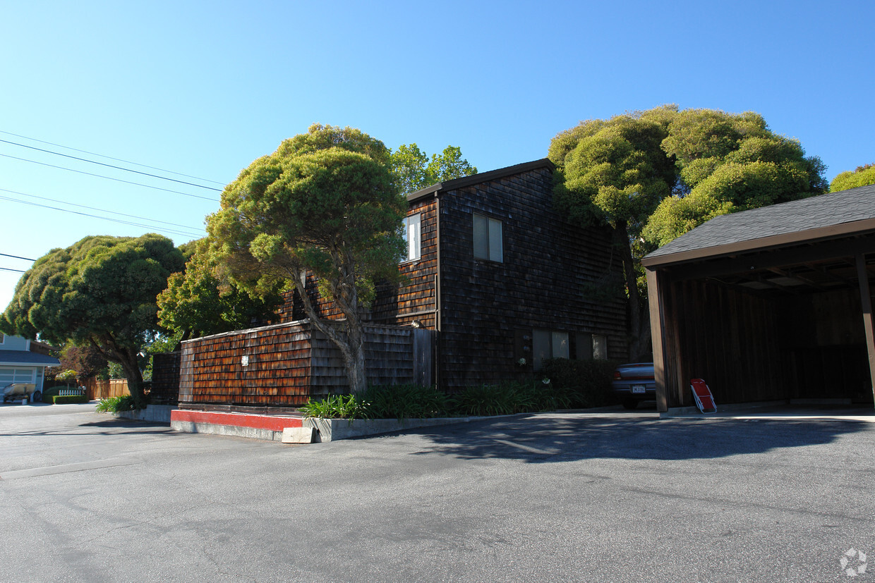 Building Photo - 910 Capitola Ave