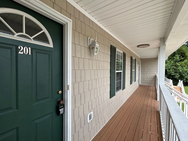 Building Photo - 2BR Condo in Holton Place – Pool, Porch, a...