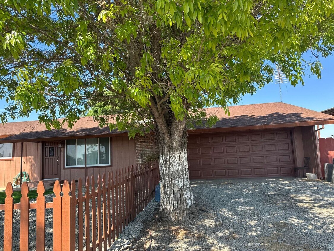 Foto del edificio - 3 Bedroom in Quiet Neighborhood