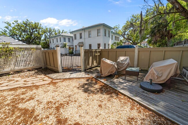 Foto del edificio - Monthly Rental — Stylish First-Floor Condo by Daffin Park with All-Inclusive Utilities