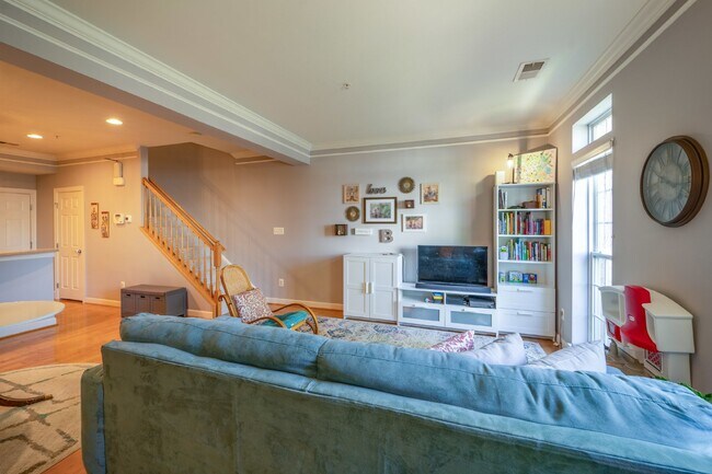Foto del edificio - Bright and Modern Home with Prime Commuter...