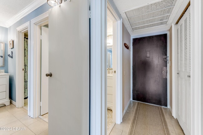 Building Photo - 935 N Halifax Ave