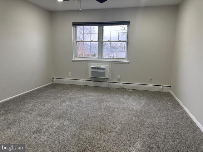 Foto del edificio - 902 Garnet Dr