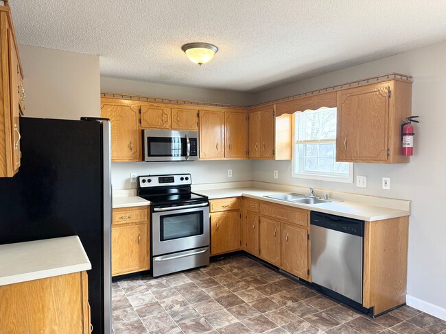 Foto del edificio - 3 Bedroom 2 Bathroom Open Kitchen