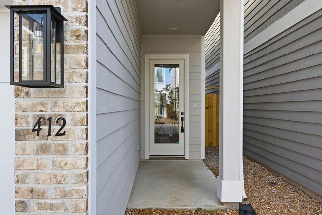 Foto del edificio - 412 Stonework Garden Ln