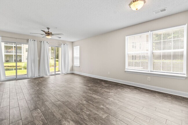 Foto del edificio - Woodmoor Condo