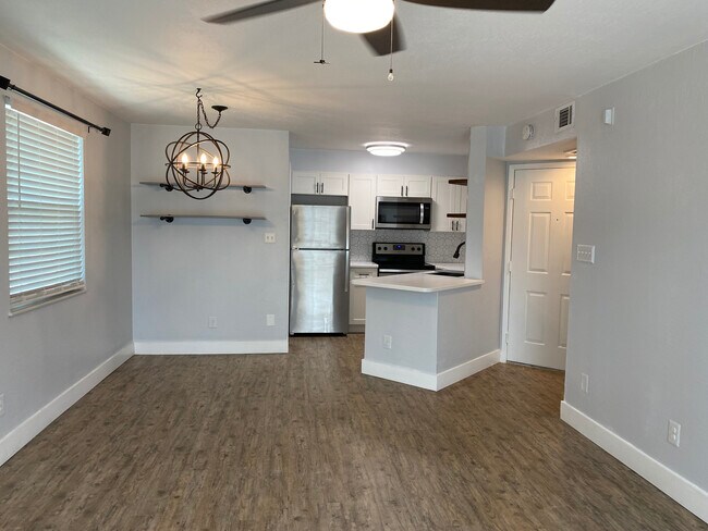 Building Photo - 1801 Island Club Dr