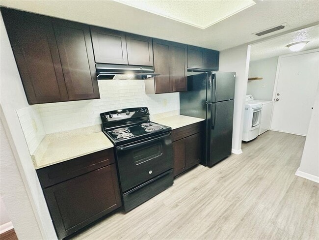 Foto del edificio - 2612 Gwendolyn Ln