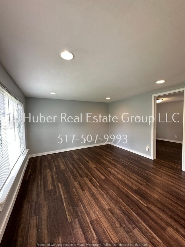 Building Photo - Cozy 2 Bedroom house with High end kitchen...