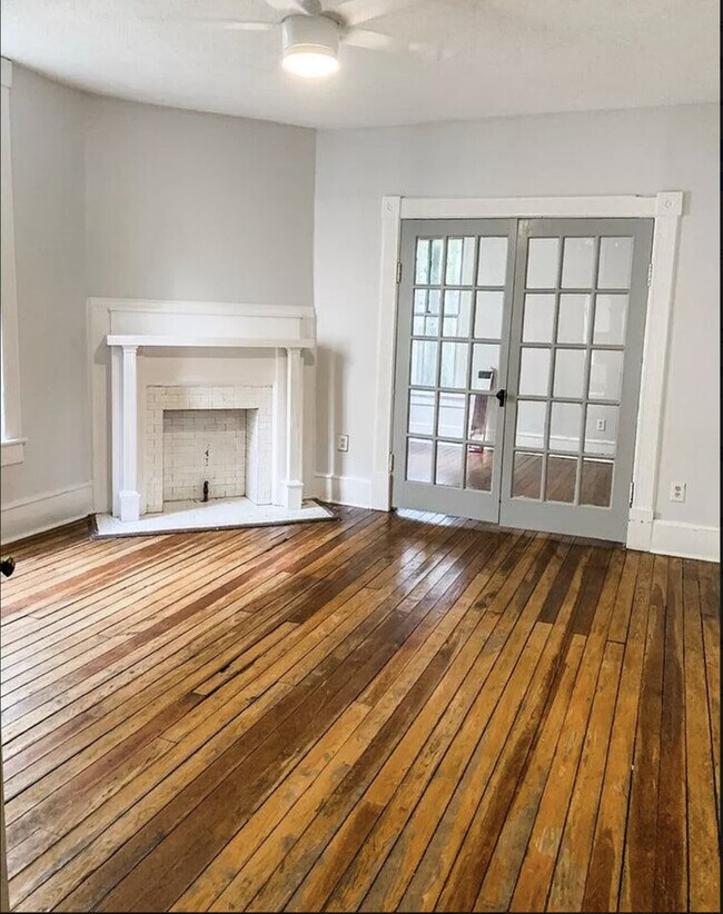 Building Photo - 215 W 40th