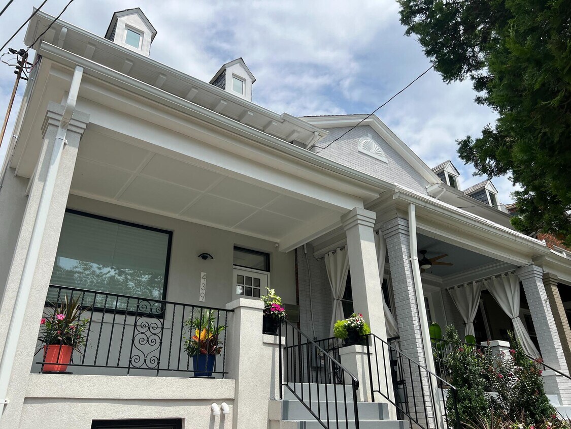 Foto del edificio - 439 Hamilton St NW