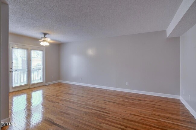 Foto del edificio - 2503 E Lakeview Dr