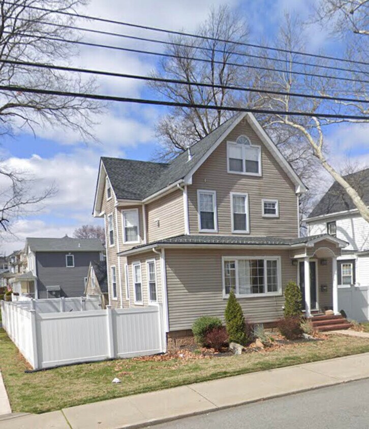 Primary Photo - 302 Teaneck Rd