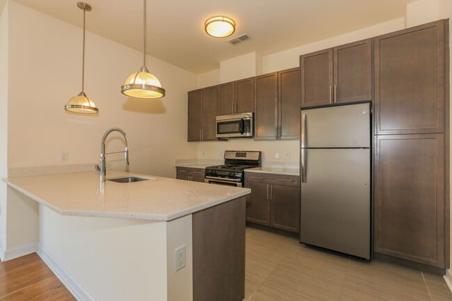 Building Photo - 2/Bedroom 2/ Full Bath - A+ Waterfront Location Near Ferry