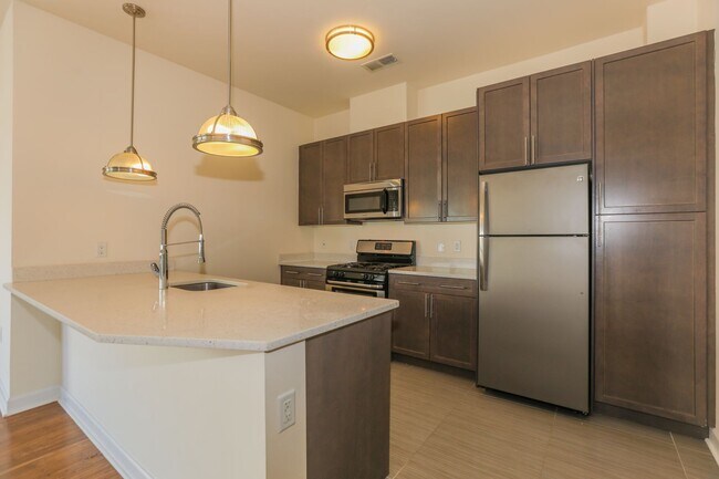 Foto del edificio - 2/Bedroom 2/ Full Bath - A+ Waterfront Location Near Ferry