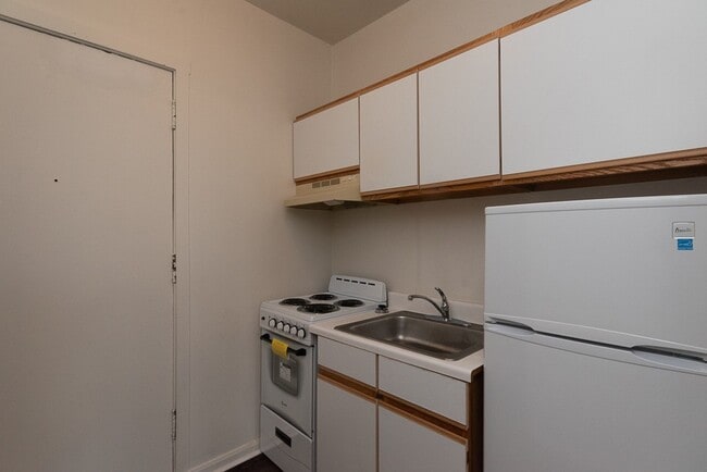 Building Photo - 3947 W Irving Park Rd