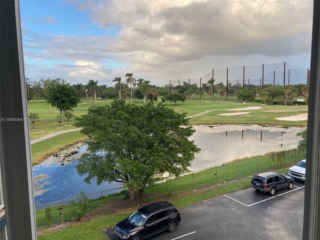 Foto principal - 6995 NW 186th St