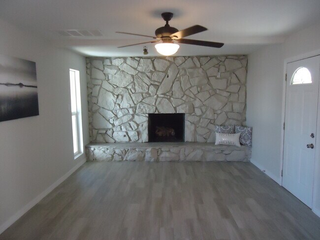 Foto del edificio - 1429 S Roberts Rd