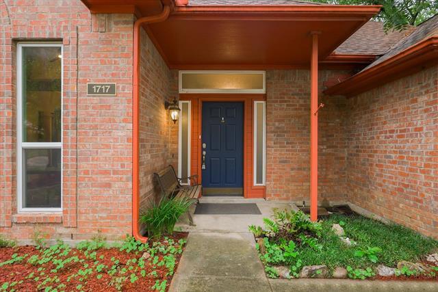 Foto del edificio - 1717 Parkwood Dr