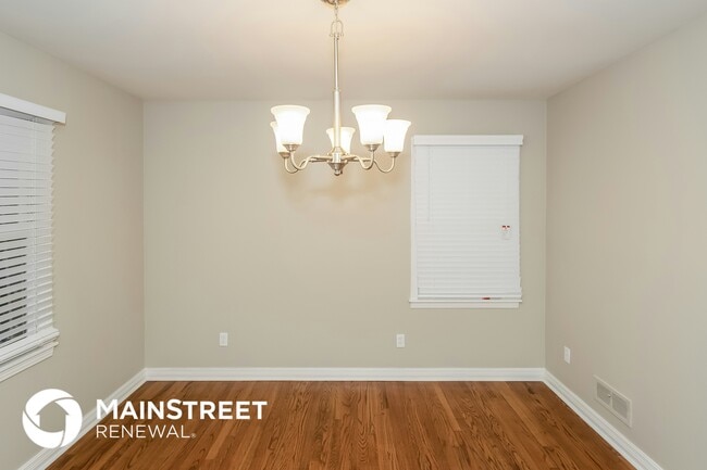 Building Photo - 513 Goldenrod Dr