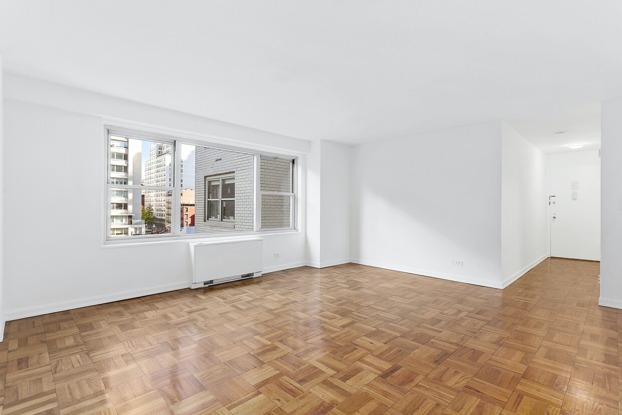Primary Photo - Large East 80th Street Doorman Studio.