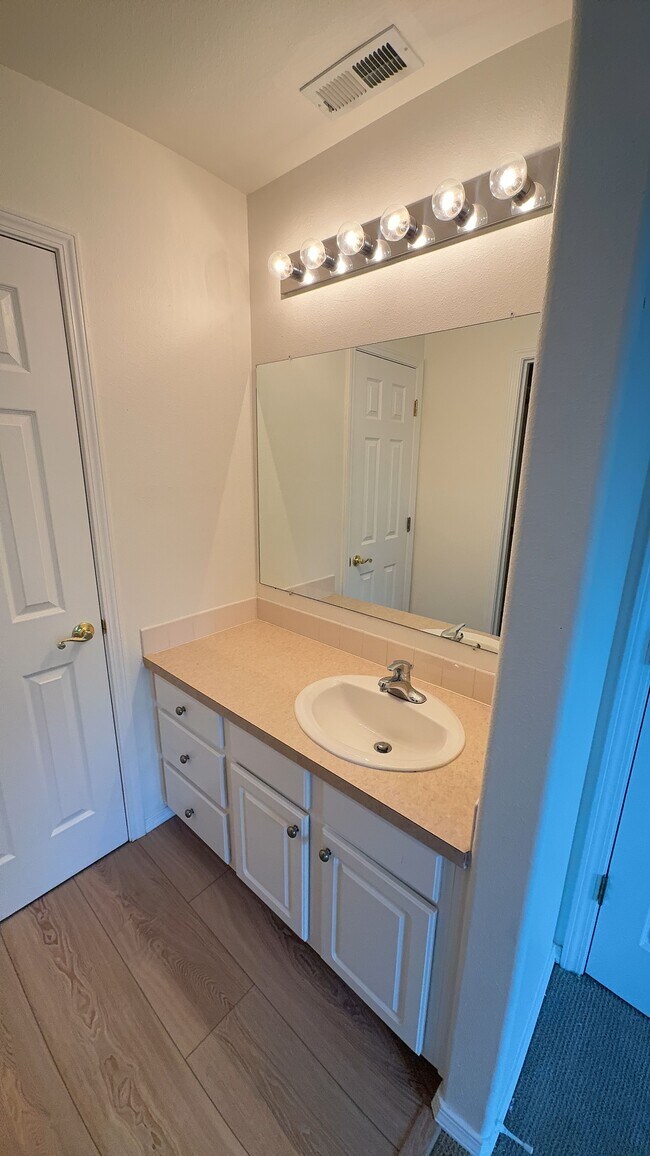 Foto del edificio - 288 Crystal Springs Ln N