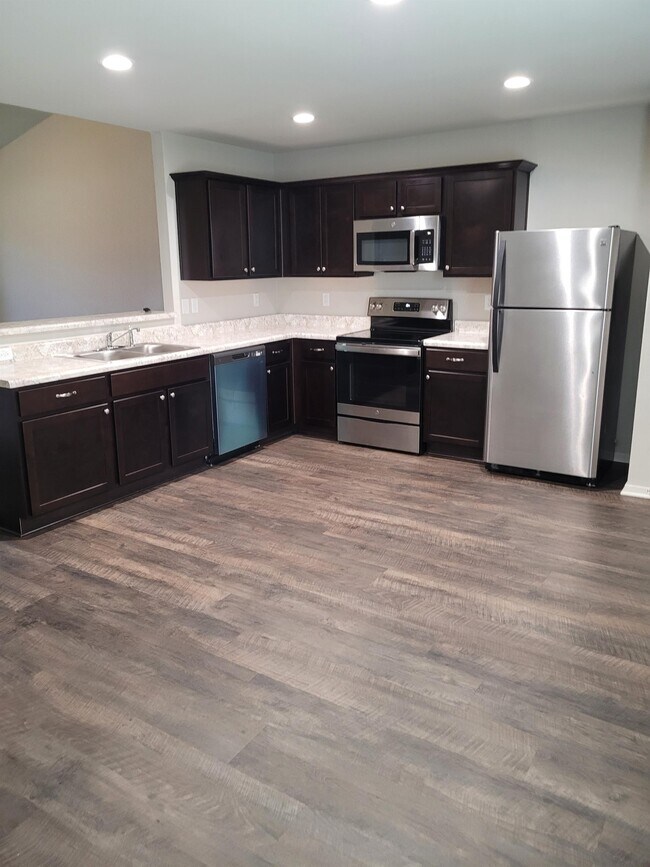 Foto del edificio - 27 Saunder Dr