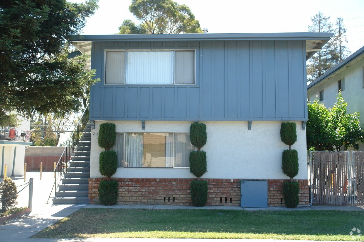 Foto del edificio - 808 Deland Ave